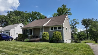 65 Independence Dr, Roselle, NJ 07203