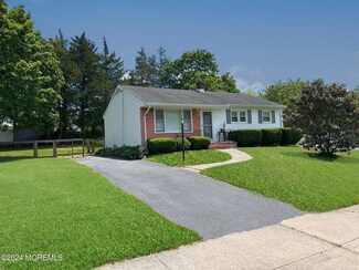 19 Lake Dr, Howell, NJ 07731