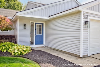 828 Tierra St SE, Grand Rapids, MI 49508