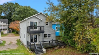 8873 Lagoon Dr, Brighton, MI 48116