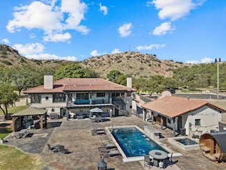 98 S Lake Shore Dr, Ransom Canyon, TX 79366