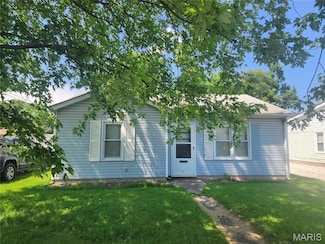 823 Tennyson Ave, Wood River, IL 62095