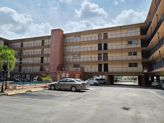 1075 W 68th St Unit 114, Hialeah, FL 33014