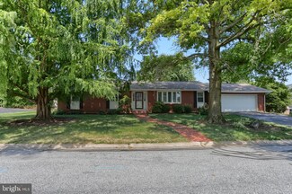25 Oxford Dr, Lebanon, PA 17042