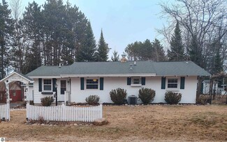 100 Hemlock Rd, Roscommon, MI 48653