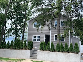 71 Lannon Place Unit B, Port Washington, NY 11050