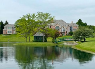 N84W36411 Riverwood Ln, Oconomowoc, WI 53066