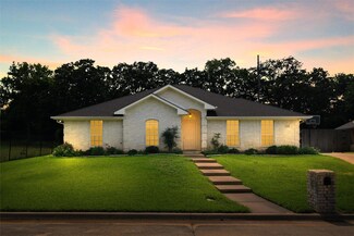1231 Cross Creek Dr, Kennedale, TX 76060