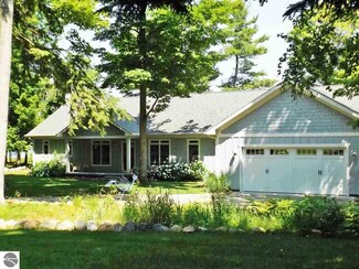 8710 N Dawn Haven Rd, Northport, MI 49670