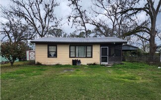 618 2nd St NW, Live Oak, FL 32064