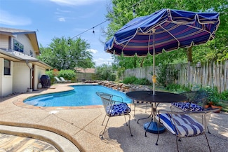 1208 Kiowa Dr W, Gainesville, TX 76240