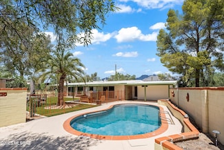 7076 E Arrowhead Dr, Tucson, AZ 85715