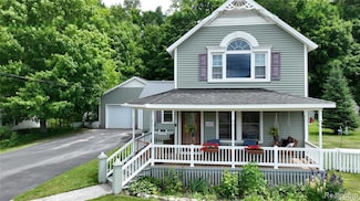1483 Washington St, Munising, MI 49862