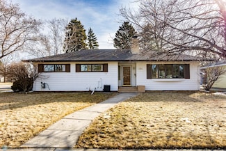 1204 15th St S, Moorhead, MN 56560