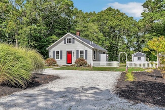 266 School St, Cotuit, MA 02635