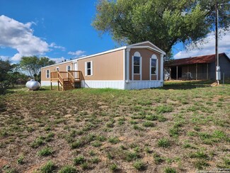 97 Price Rd, Poteet, TX 78065