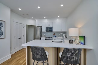 406 Columbia St Unit 1, Cambridge, MA 02141