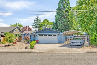 532 Hopkins Rd, Central Point, OR 97502