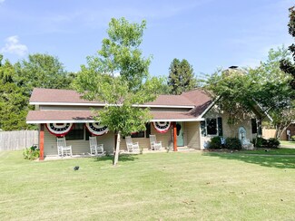 104 Quail Ridge Rd, Elmore, AL 36025