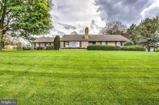 528 Georgetown Rd, Ronks, PA 17572