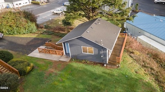449 SW 10th St, Newport, OR 97365