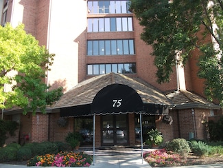 75 Kristin Dr Unit 104, Schaumburg, IL 60195
