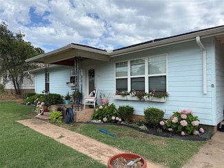904 E Cleveland St, Mangum, OK 73554