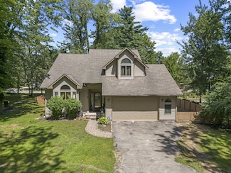 8282 Gray St, Westland, MI 48185