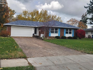 111 E 10th St, Port Clinton, OH 43452