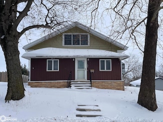 406 4th St, Deep River, IA 52222