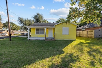 1916 N Logan St, Texas City, TX 77590