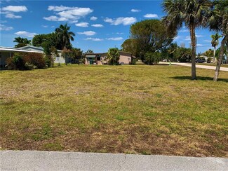 201 Matecumbe Ln, Naples, FL 34114