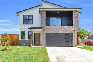 300 Crest Hill Dr, Mesquite, TX 75149