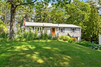 48 Bennets Neck Dr, Pocasset, MA 02559