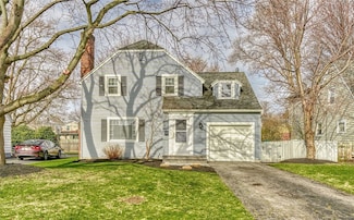 251 Briarwood Dr, Rochester, NY 14617