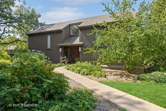 279 Rolling Wood Ln Unit D, Lake Barrington, IL 60010