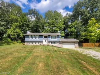 2725 Sun Dr, Akron, OH 44312