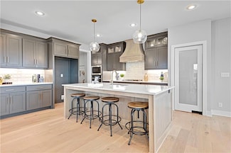 17421 Gillette St, Overland Park, KS 66221