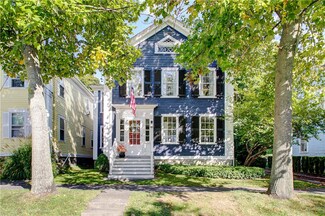 256 Hope St, Bristol, RI 02809