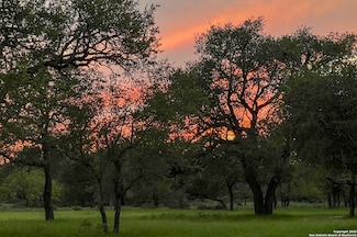 1210 County Road 761, Devine, TX 78016