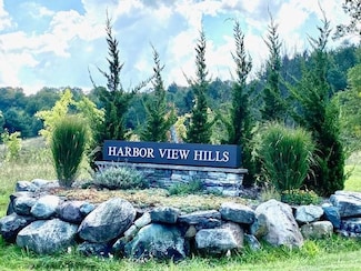 264 Harbor View Ln, Petoskey, MI 49770