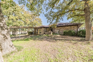 113 Hankins Dr, Azle, TX 76020