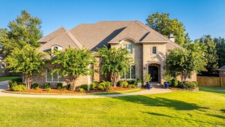 8 Courts Dr, Little Rock, AR 72223