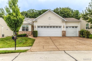 557 Owls Perch Dr, Lake Saint Louis, MO 63367
