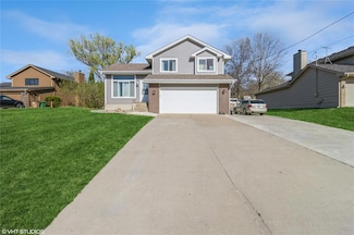 525 Christie Ln, Pleasant Hill, IA 50327