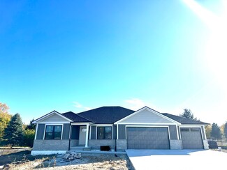 3172 Sun Valley Dr, Kankakee, IL 60901