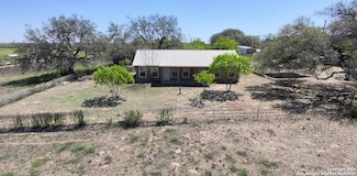1722 County Road 676, Devine, TX 78016