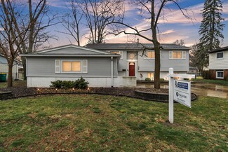 21009 Robinwood St, Farmington, MI 48336