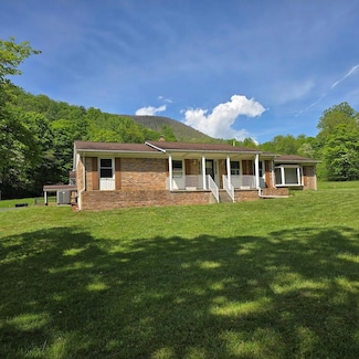 1838 Cascade Dr, Pembroke, VA 24136
