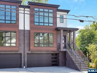90 Henry Ave Unit B, Palisades Park, NJ 07650